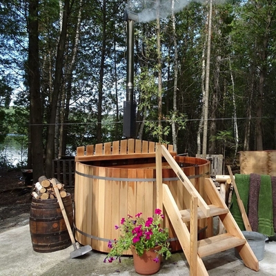 Ruang Sauna Uap Bak Kayu Cedar Dengan Kompor Pembakaran Kayu