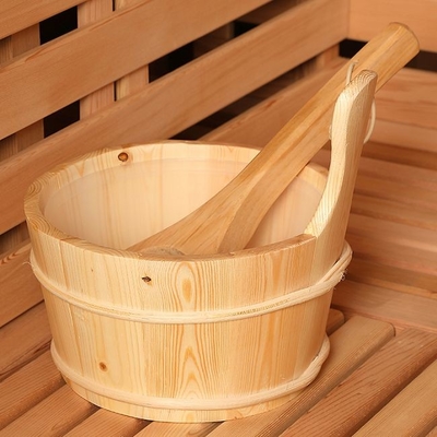 Outdoor Rustic Cedar Steam Sauna Rounded Square Dengan Atap Bitumen Shingle